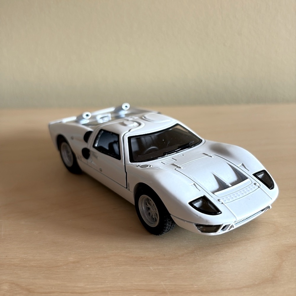 1966 Ford GT40 MKII Model - 1:32 scale - RARE item - brand new - collectible